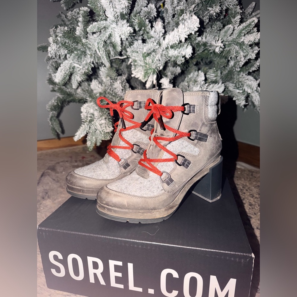 NWB - Sorel Women's Tan and Red Blake Heeled Boots Size 9 - Picture 2 of 8